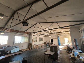 Pronájem dílny / skladu – 230 m² (kancelář + šatna) - 9