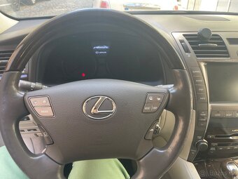 Lexus LS600h - 9