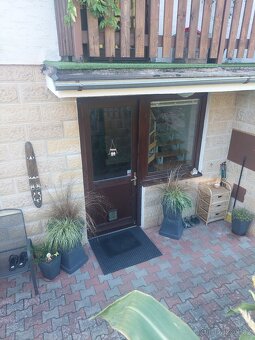 Prostorný dům s možností podnikání v podhradí - 9