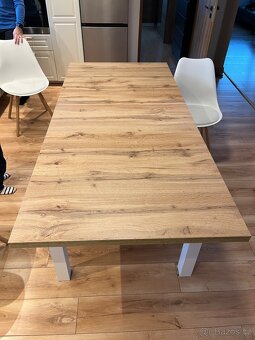 Kuchyňský jídelní stůl se 4 židlemi - 9