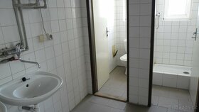 Nabízíme prostory pro výrobu a sklady v Hradci Králové - 9