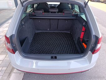 Škoda Octavia 2.0 TSI RS - 9