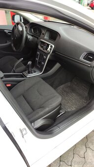 Volvo V40 D2, 84 kW, r. 2015, najeto 95 700 km - 9