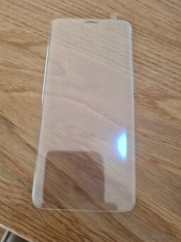 Obaly a ochranné skla - 9