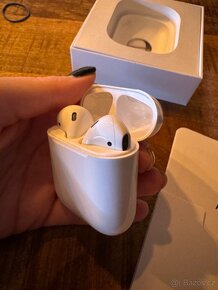 Bezdrátová sluchátka Apple AirPods (2.generace) - 9