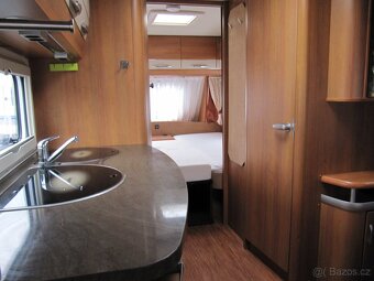 Prodám karavan Hobby 540 ULr.v.2009 + mover ,solar ,stan. - 9