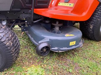 Zahradní traktor Husqvarna YTH 184 T - 9