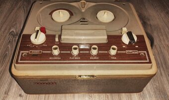 Prodám kotoučový magnetofon Philips - 9