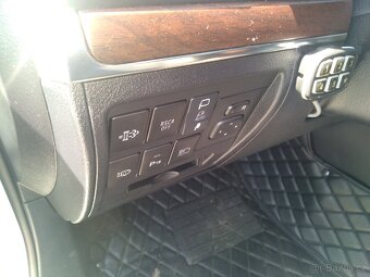 TOYOTA LANDCRUISER 200 V8 DIESEL Model 2021 R. V. 1O/2020 - 9