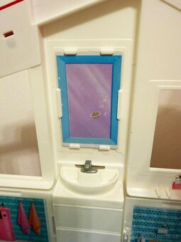 nádherný velký Barbie domeček - 9