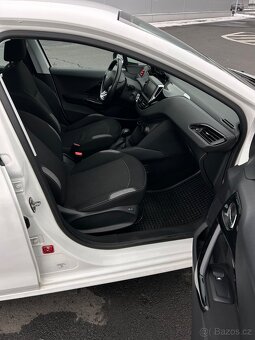Peugeot 208 - 9