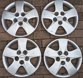 Originál disky Kia + jeté letní pneu + originál poklice KIA - 9