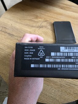 Samsung galaxy flip 4 256GB - 9
