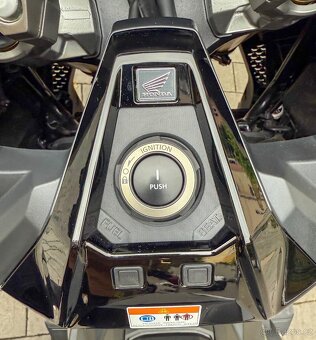 Prodám Hondu X-ADV 750 DCT (2024) – TOP stav-odpočet DPH - 9
