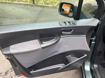 Peugeot 807, 2,0 Hdi 100 Kw, 7 míst Rok výroby: 7/2007 - 9