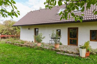 Sebestačný vidiecky statoks viacerými stavbami - 9