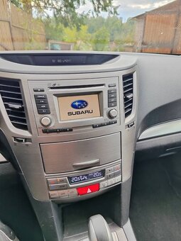 SUBARU  LEGACY  2,5 benzin , r.v. 2012 - 9