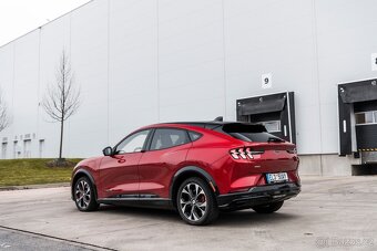 Ford Mustang Mach E AWD 98,7 KW Prodloužený dojezd - 9