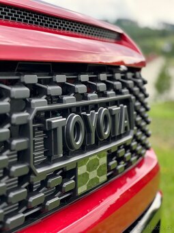 Toyota Tundra 5.7 - 9