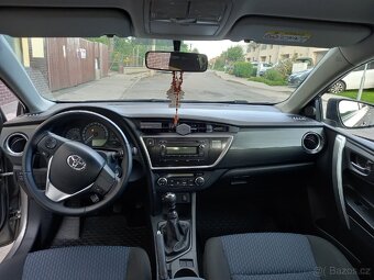 Toyota Corolla Auris 1.6 benzín 97 kw 2013 - 9
