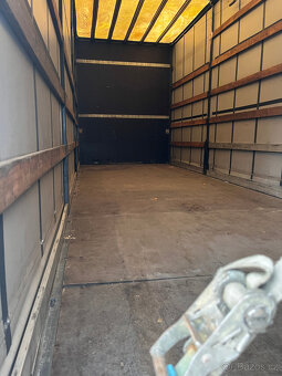 Plachtové vozidlo Iveco Eurocargo 80E22 + shrnovací přívěs - 9