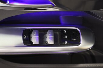 Mercedes-Benz C 300eT 66tkm - otevřeno celý víkend do 20:00 - 9