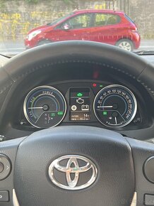 Toyota Auris Hybrid 1.8 - 9