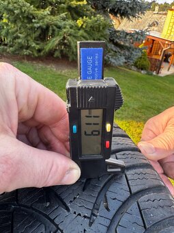 Plecháče z Golfa roztec 5x112 + R15 Michelin Alpin - 9