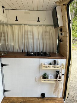 Obytná dodávka Peugeot Boxer, tempomat, solar, super stav - 9
