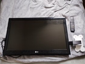 TELEVIZE LG + DRŽÁK NA ZEĎ + OVLADAČ - HEZKÝ STAV - PC 8000 - 9