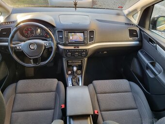VW Sharan 2.0TDI DSG 135KW/7MÍST/ACC/NEZ.TOPE/KEYLESS/1.MAJ - 9