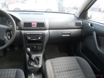 Škoda Octavia 1.6MPi 75Kw Tour - 9