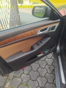 Hyundai Genesis 3.8 GDI HTRAC 4x4 - 9