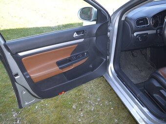 VW Golf 6 combi 2,0 103 kw Panorama Kůže Highline - 9