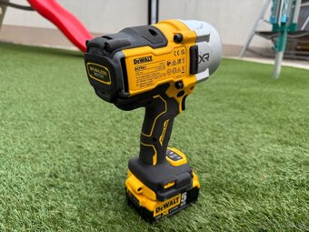 Dewalt DCF961 rázový utahovák 18V momentem až 2373 Nm TOP - 9