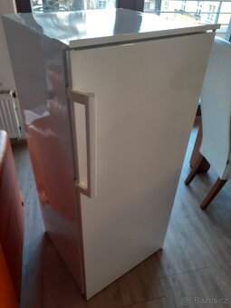 Prodám lednici s mrazákem, v - 122 cm, ODVEZU - 9