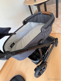 Britax Römer Smile 4 + autosedačka Baby-Safe Core 2023 - 9
