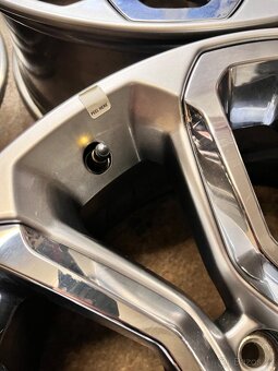 6x129.7 R20 Dodge RAM 1500 5Gen. 2022 Originál Alu - TOP - 9