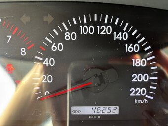 Toyota Corolla mk9, 71kW, 1.4 benzin, platná STK - 9