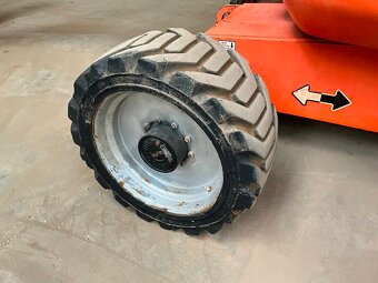 PRACOVNÍ TERÉNNÍ KLOUBOVÁ PLOŠINA JLG 600 AJ - 9