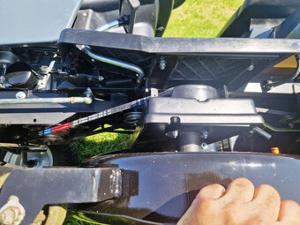 Zahradní traktor KARSIT 17,5HP 102cm - 9