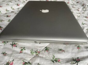 MacBook Pro 17" 2010 i7 / 16GB - 9