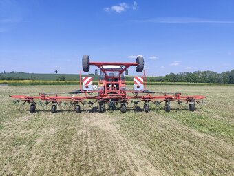 Kverneland TAARUP 8090C - obraceč píce - 9