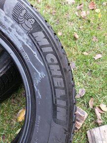 2 zimní pneumatiky Michelin 215/65/17 5,5mm 2021 - 9