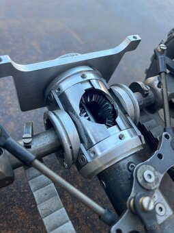 Model 1:10 Tatra 813 6x6 podvozek a rám - 9