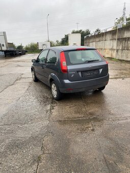 FORD FIESTA 1.3i - 9