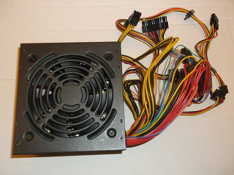 11 kusů funkčních kvalitních zdrojů 400 W - 560 W 80+ Bronze - 9