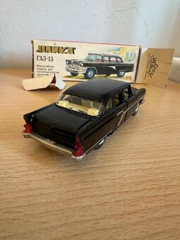 Starý kovový model USSR ČAJKA 1:43 - 9