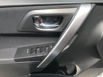 Toyota Auris, 1.8 Hybridní 73 KW,1.MAJ,ČR.. - 9