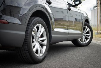Audi Q7 3.0 TDI 200kw quattro 7 MIEST / AJ NA SPLÁTKY / - 9